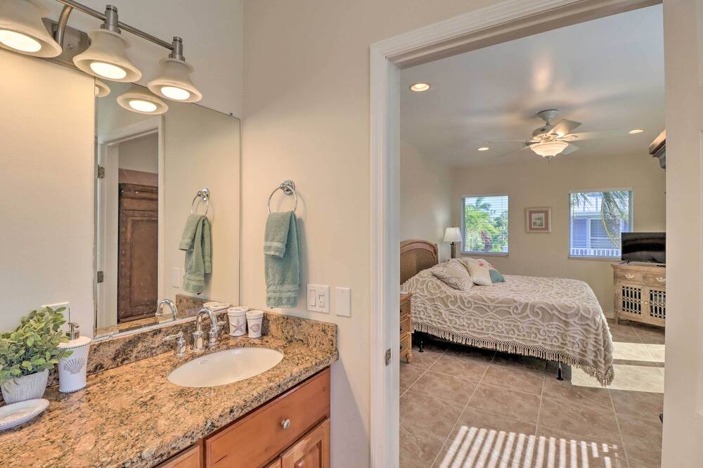 Photo of Bathroom in Sugarloaf Shores