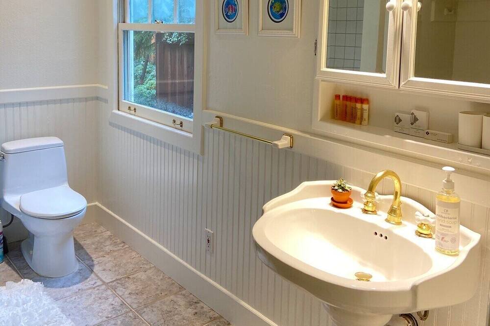 Photo of Bathroom in Overlook