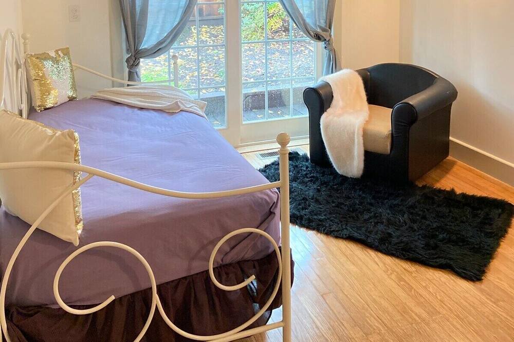 Photo of Bedroom in Overlook