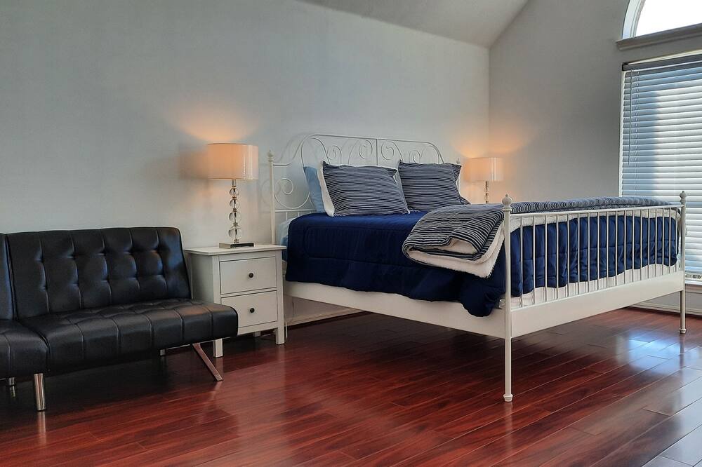 Photo of Bedroom in Pearland