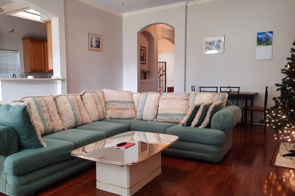 Photo of Livingroom in Pearland