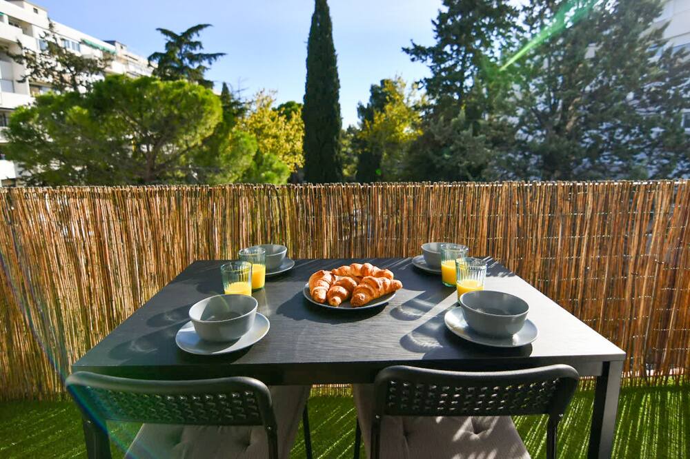 Photo of Patio Balcony in Residence Las Rebes Batiment