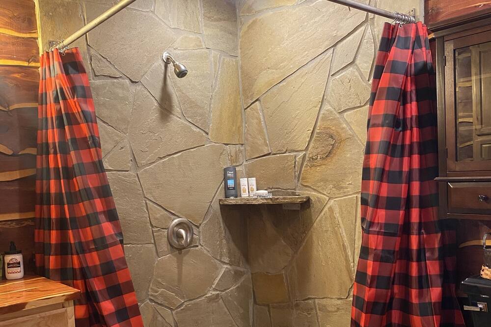 Photo of Bathroom in Oscar