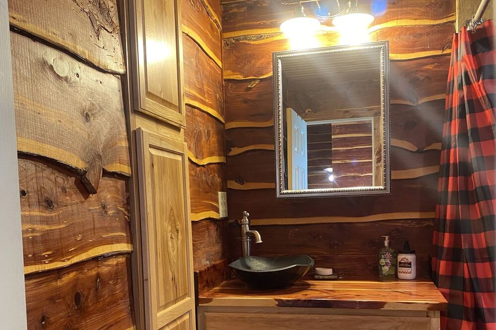 Photo of Bathroom in Oscar