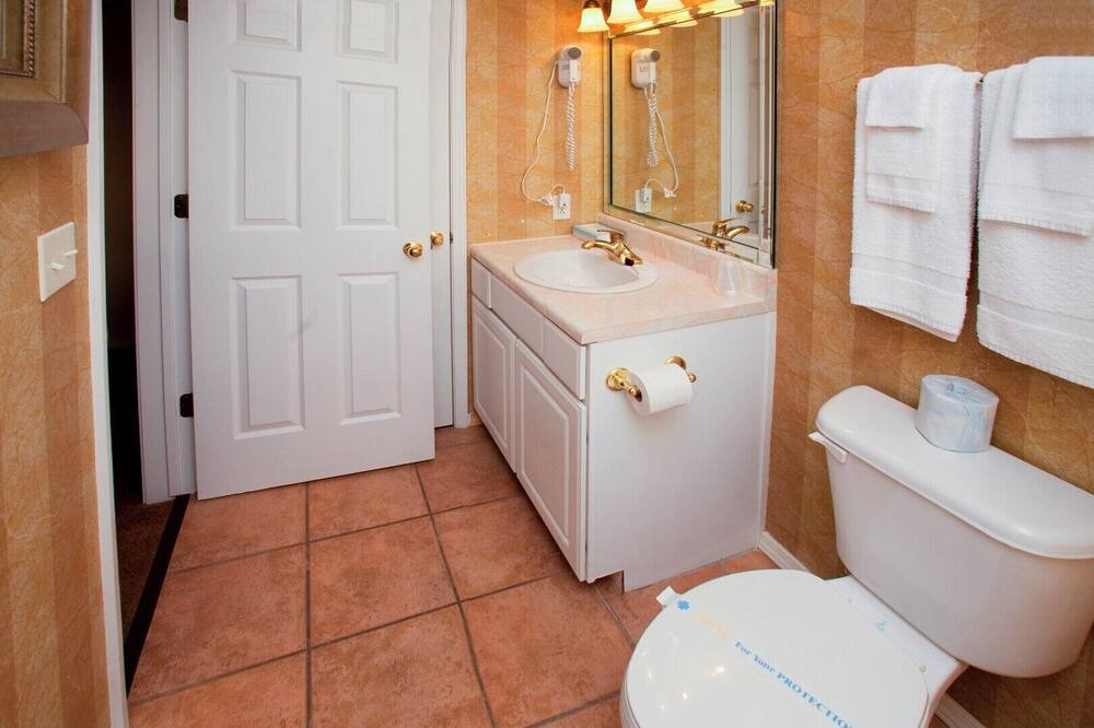 Photo of Bathroom in Kimberling City