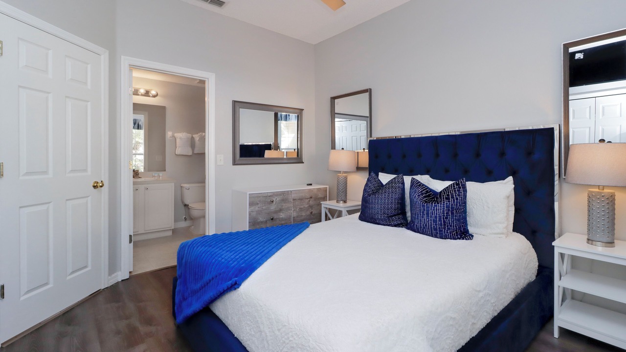 Photo of Bedroom in Seasons