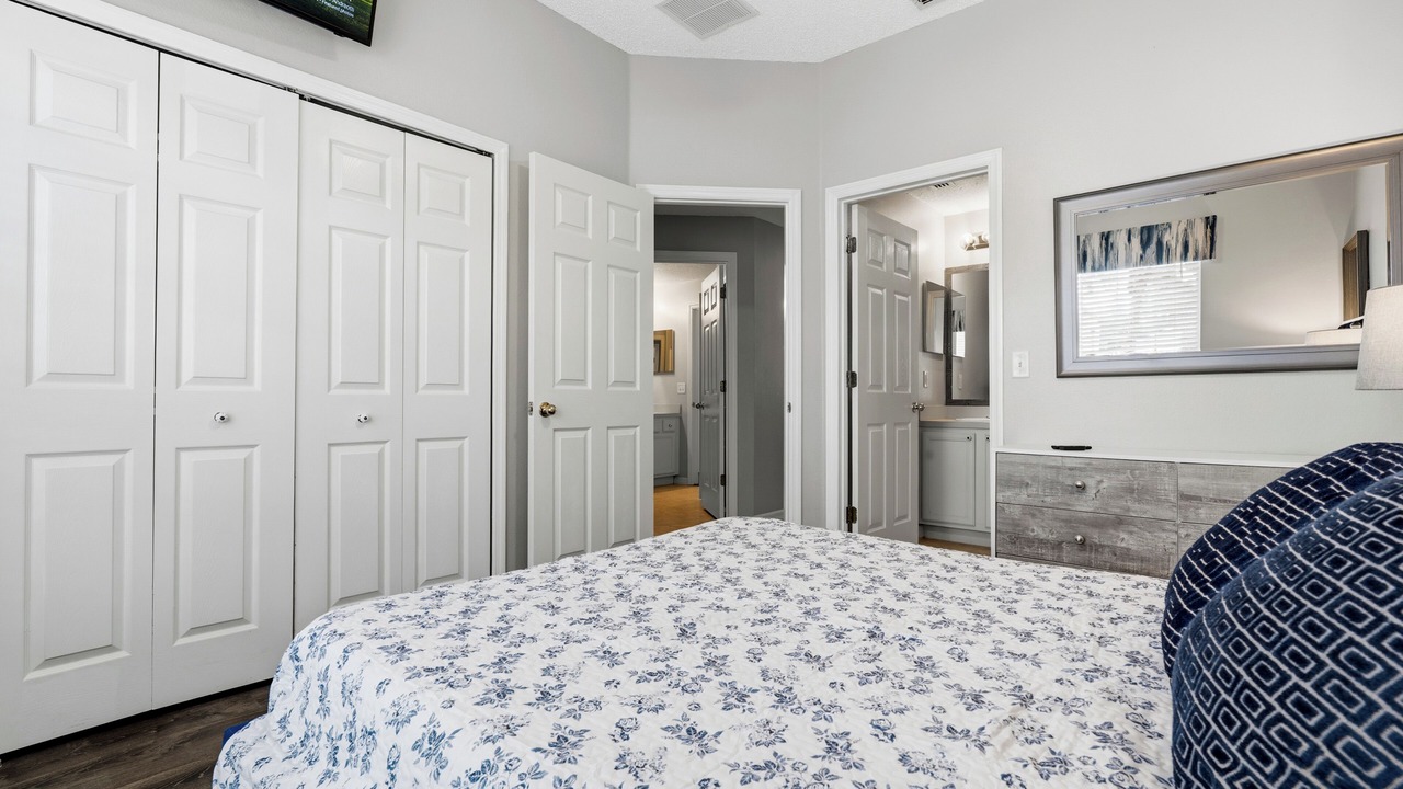 Photo of Bedroom in Seasons