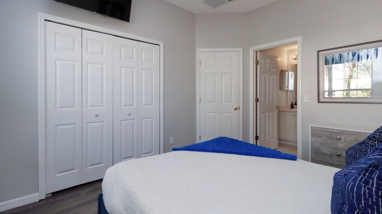 Photo of Bedroom in Seasons