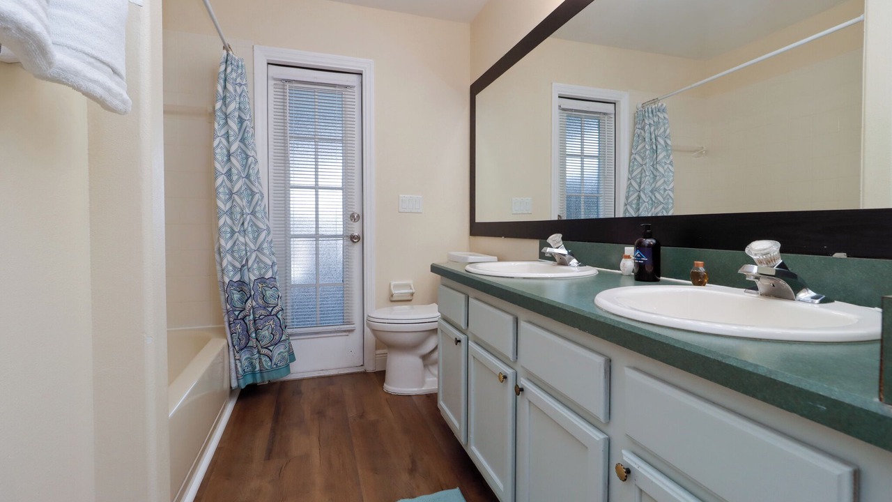 Photo of Bathroom in Orange Tree