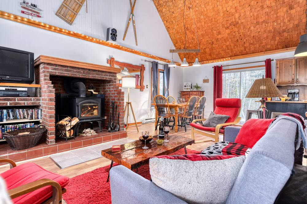 Photo of Livingroom in Chertsey