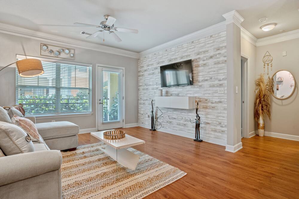 Photo of Livingroom in Westside