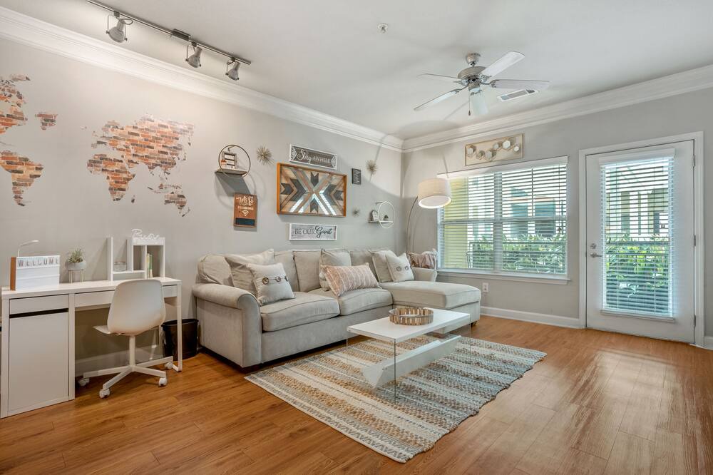 Photo of Livingroom in Westside