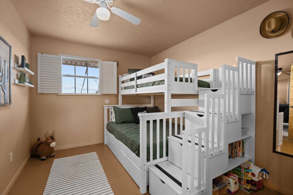 Photo of Bedroom in Damon