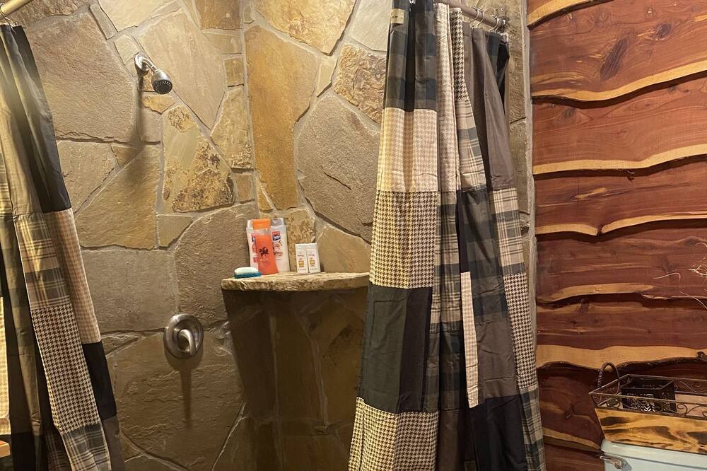 Photo of Bathroom in Oscar