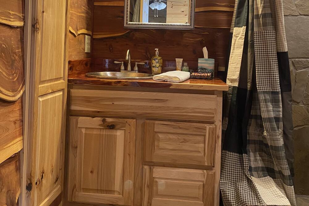 Photo of Bathroom in Oscar