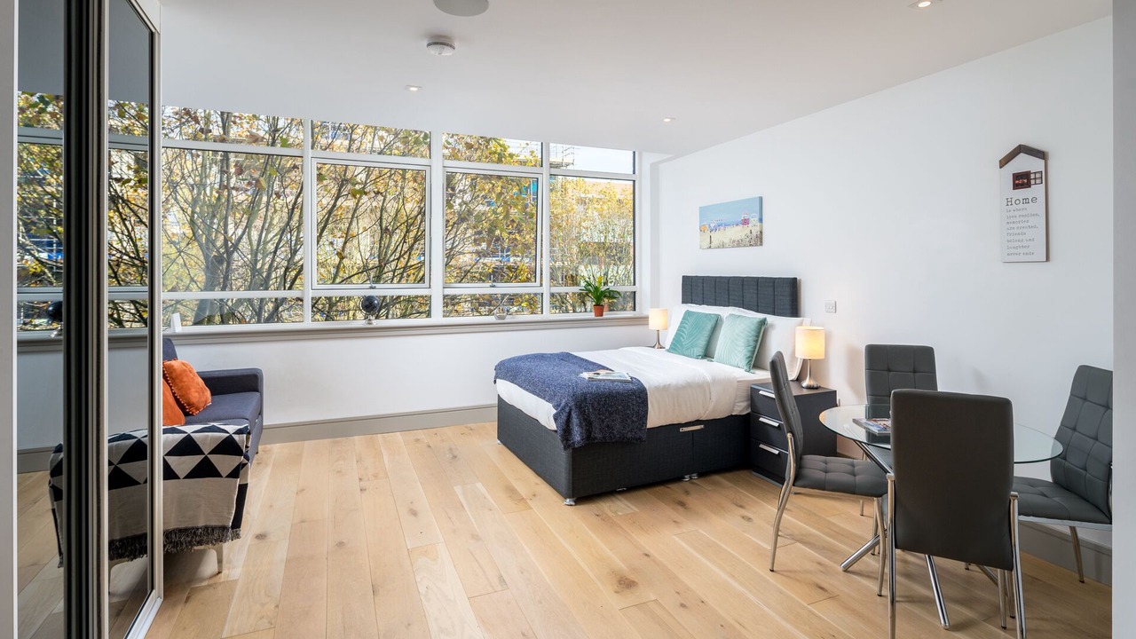 Photo of Others in Tottenham Green