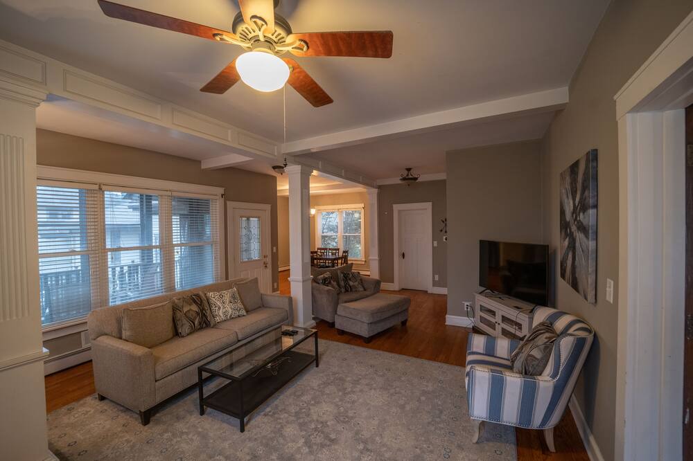 Photo of Livingroom in Bloomington