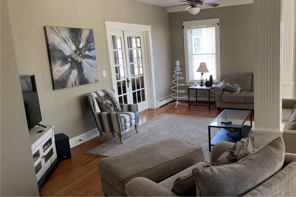 Photo of Livingroom in Bloomington