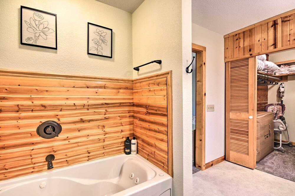 Photo of Bathroom in Lost Bridge Village