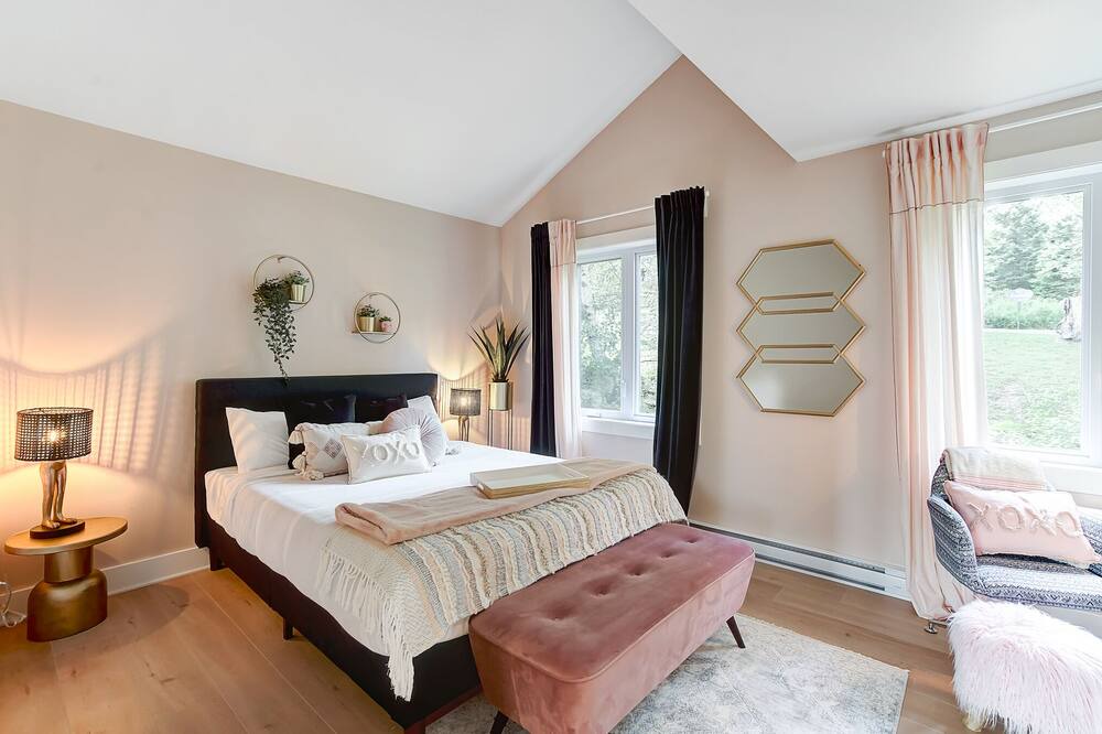 Photo of Bedroom in Saint-Sauveur-des-Monts