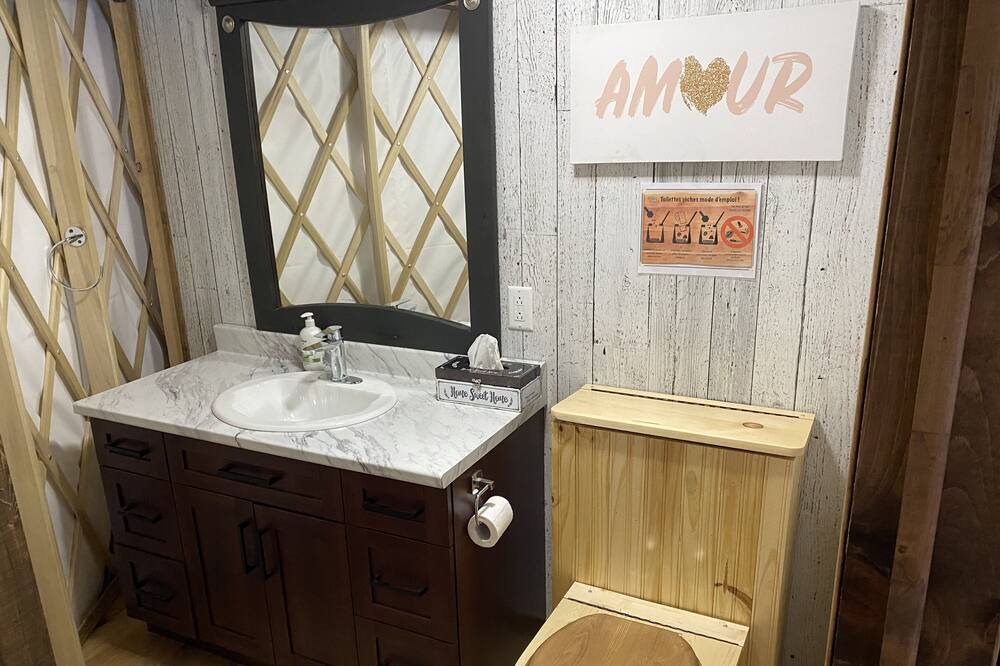 Photo of Bathroom in Notre-Dame-de-la-Merci
