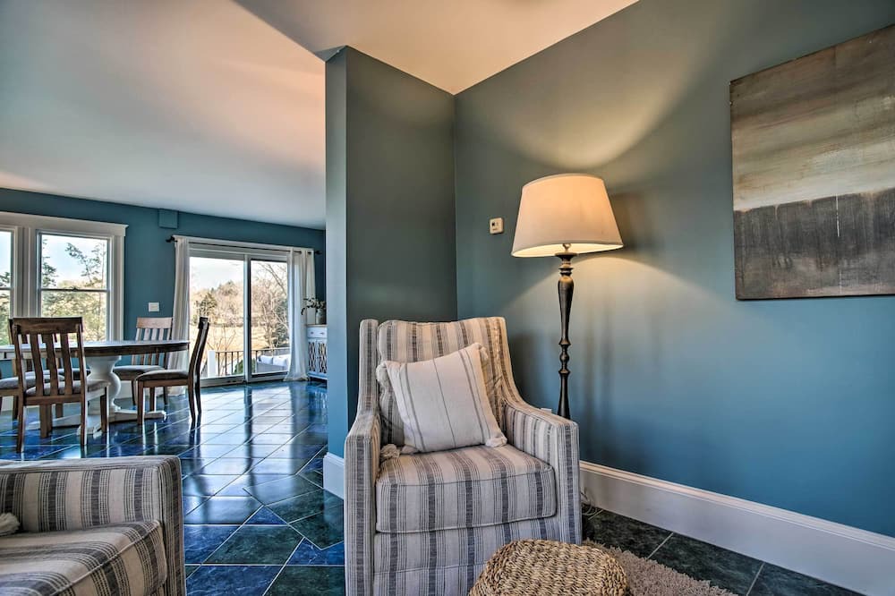 Photo of Livingroom in Kingston