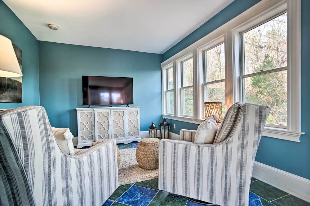 Photo of Livingroom in Kingston