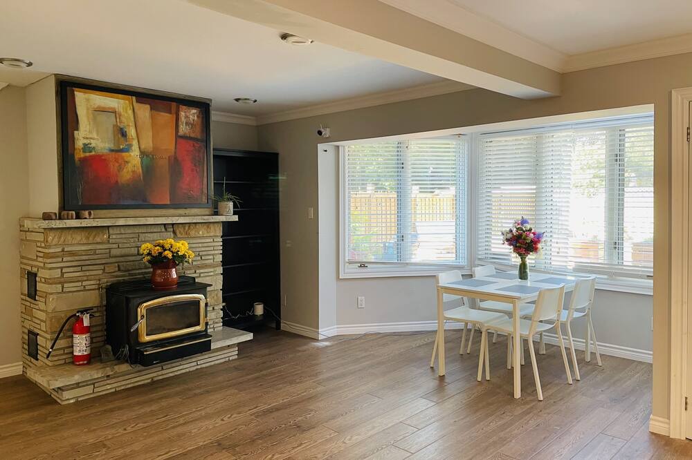 Photo of Livingroom in Lakeview