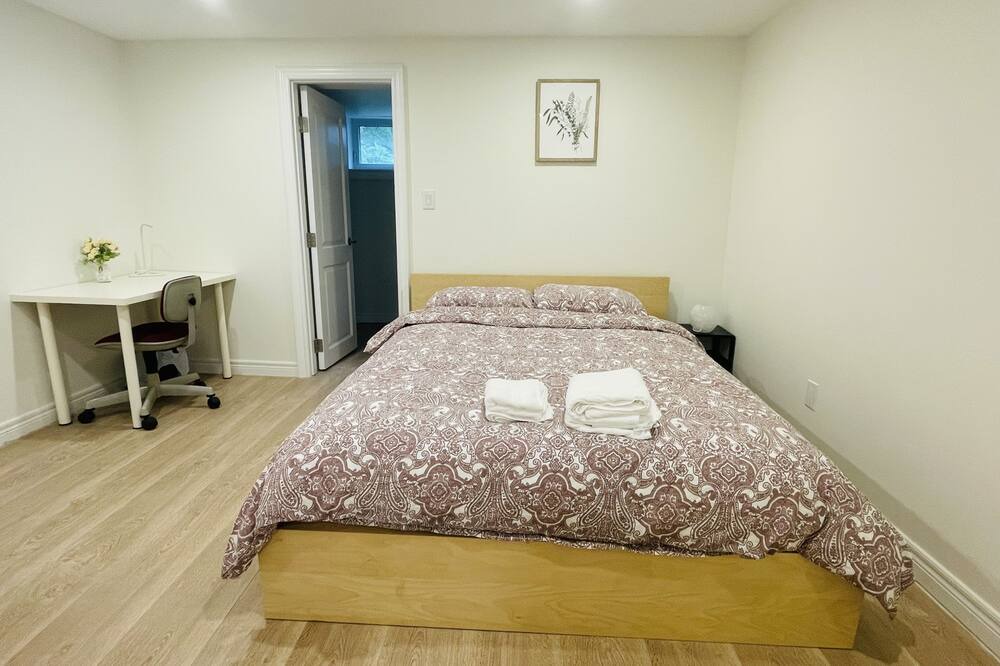 Photo of Bedroom in Lakeview