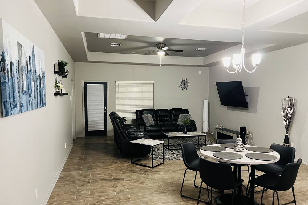 Photo of Livingroom in Biggs Field