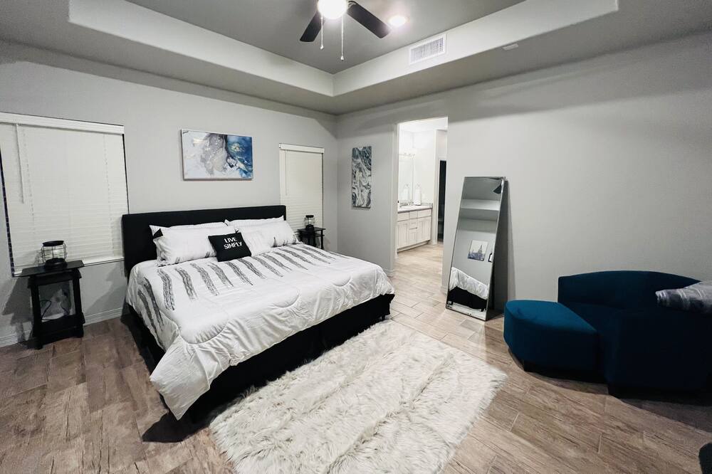 Photo of Bedroom in Biggs Field
