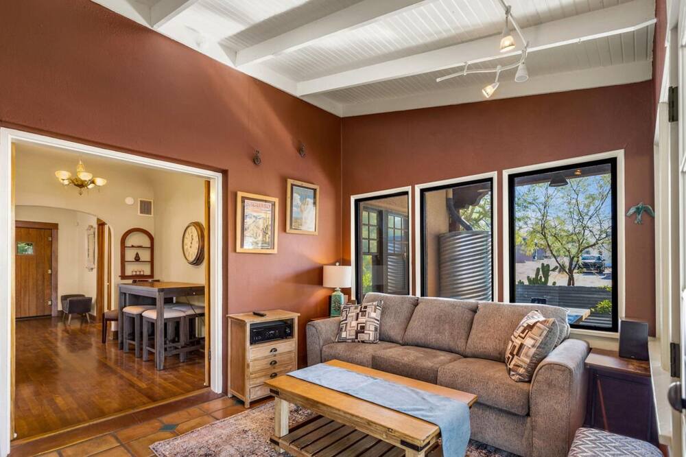 Photo of Livingroom in Feldman's