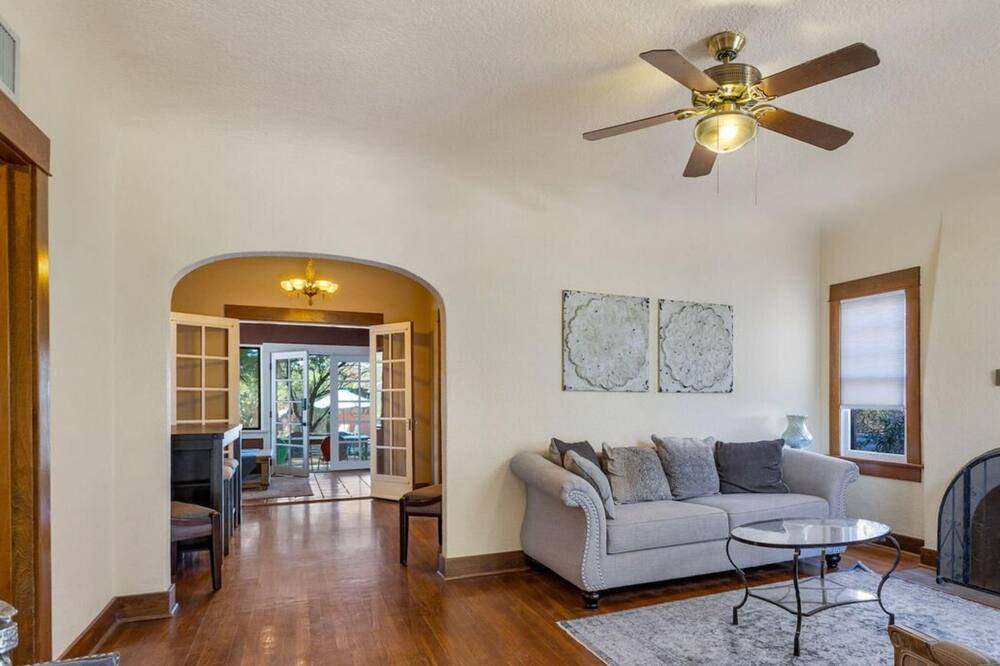 Photo of Livingroom in Feldman's
