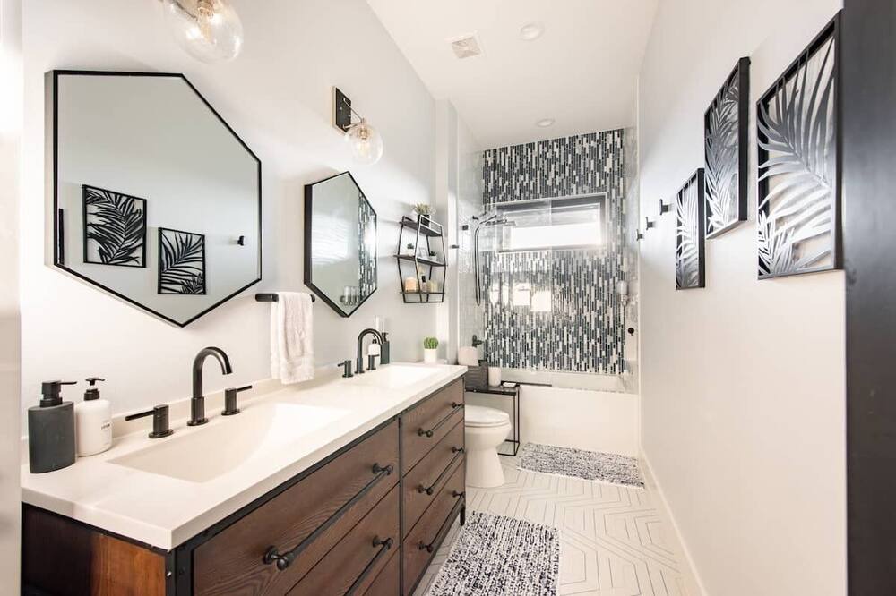 Photo of Bathroom in Briarcliff