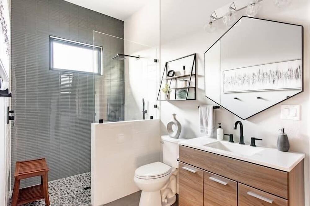 Photo of Bathroom in Briarcliff
