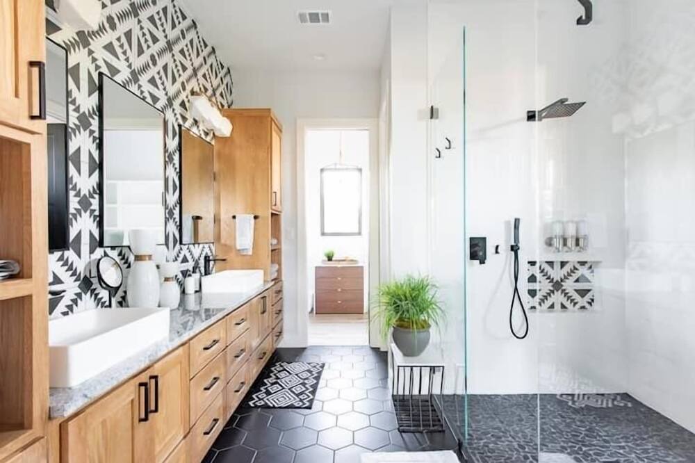 Photo of Bathroom in Briarcliff