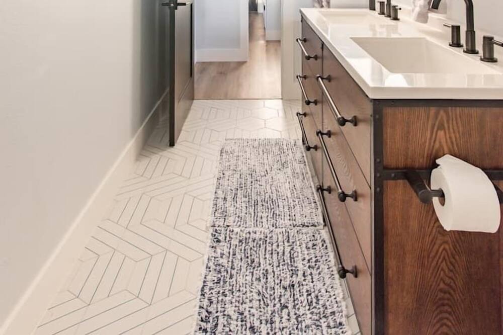 Photo of Bathroom in Briarcliff