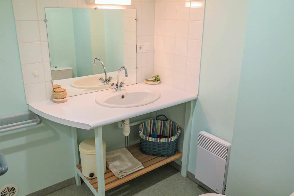 Photo of Bathroom in Saint-Martin-de-Villereal