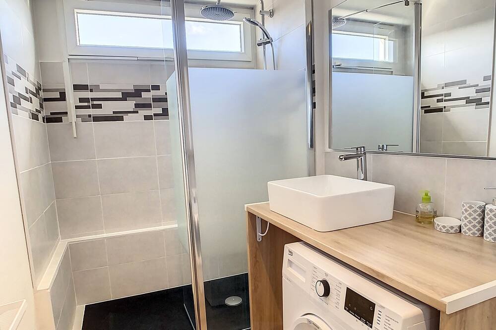 Photo of Bathroom in Saint-Honore - Jeanne d'Arc
