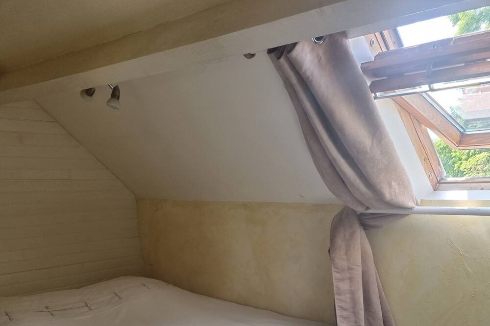 Photo of Bedroom in Tilloloy