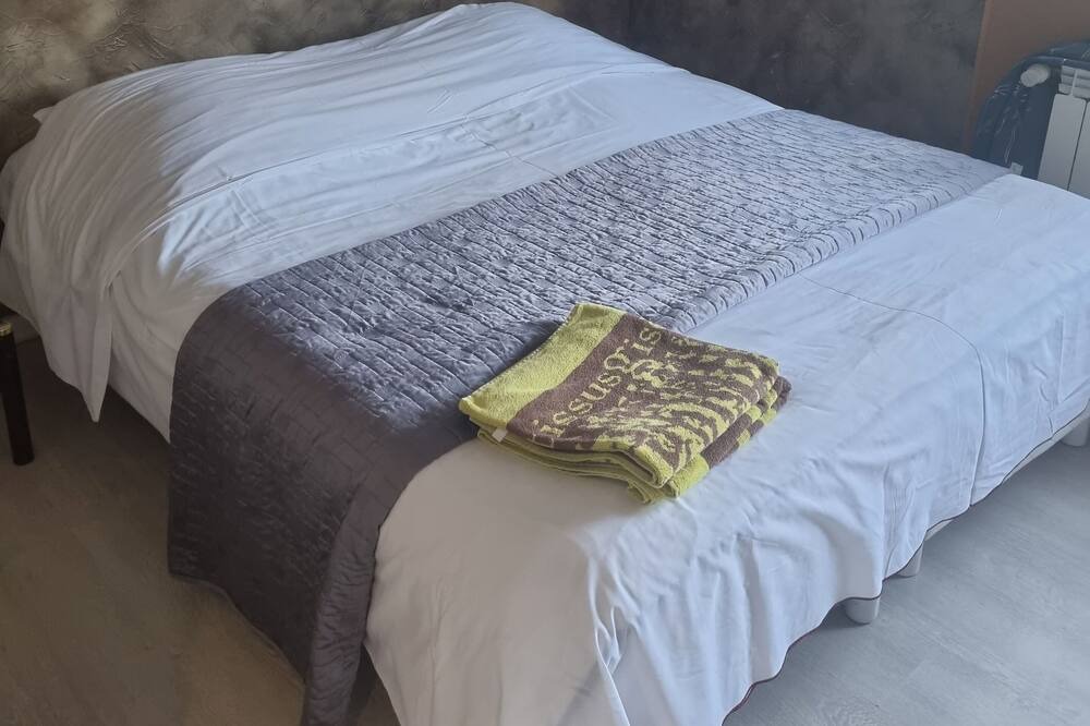 Photo of Bedroom in Tilloloy