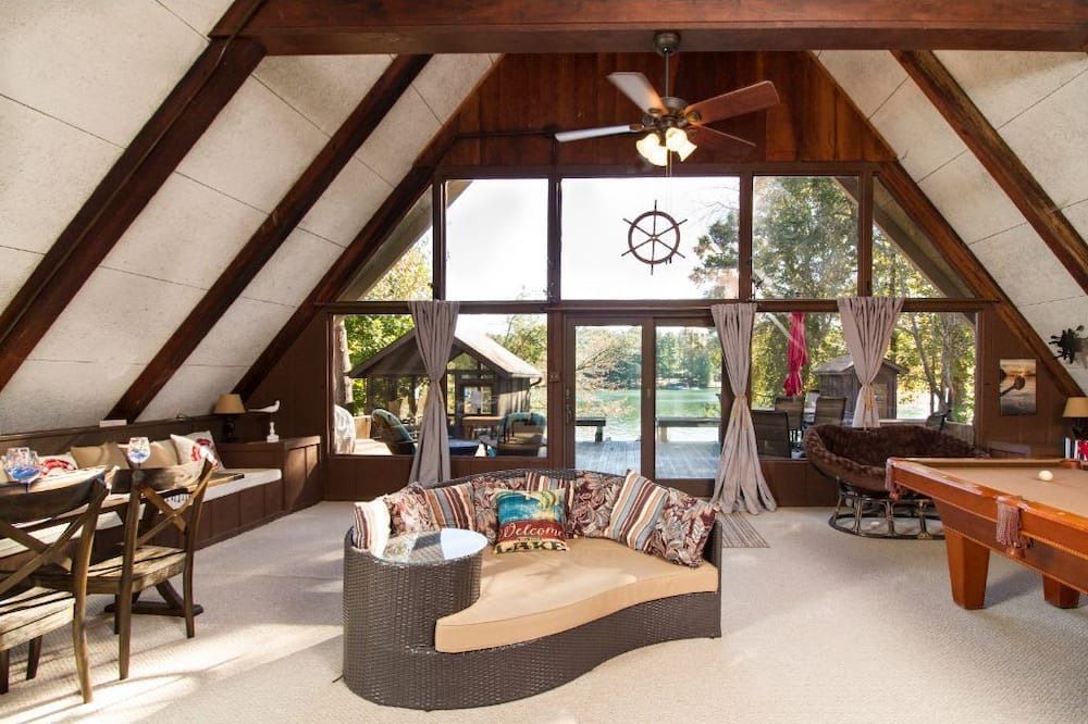 Photo of Livingroom in Fair Play