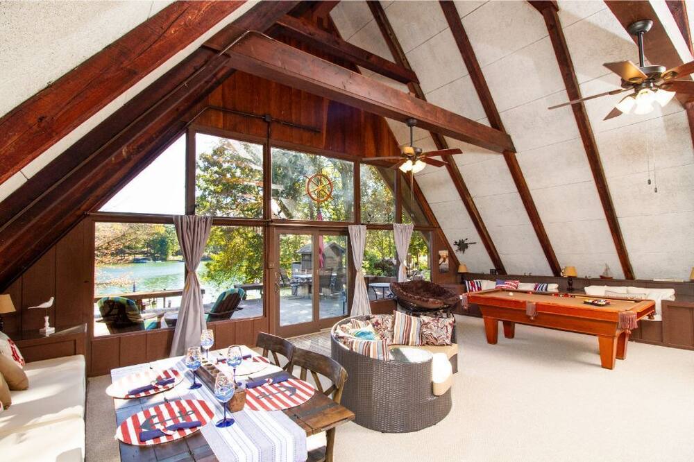 Photo of Livingroom in Fair Play