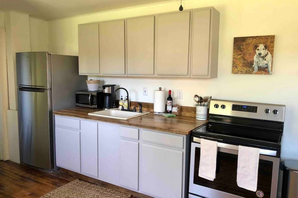 Photo of Kitchen in White Hall