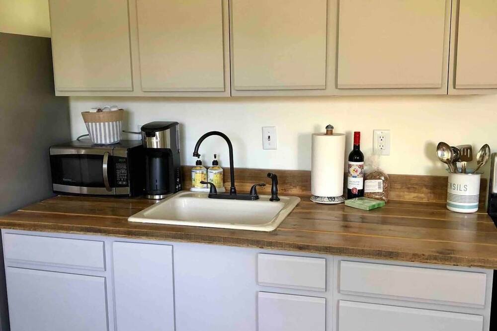Photo of Kitchen in White Hall