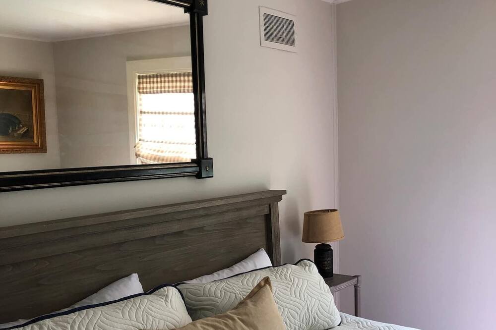 Photo of Bedroom in White Hall