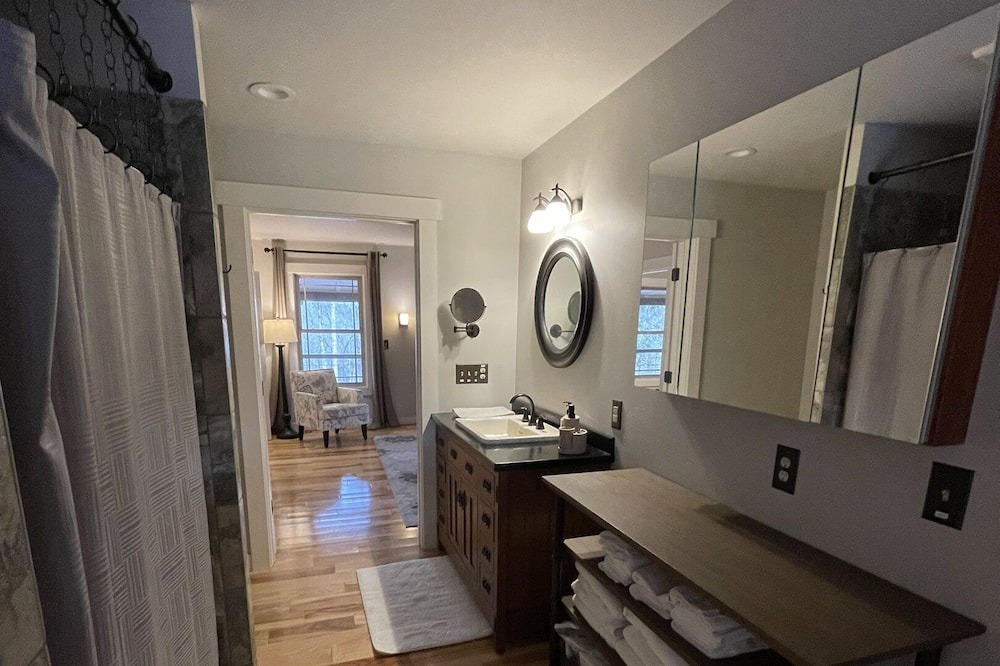 Photo of Bathroom in Flat Top