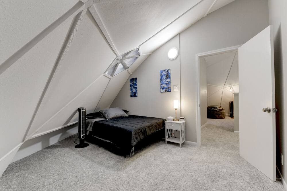 Photo of Bedroom in Montgomery