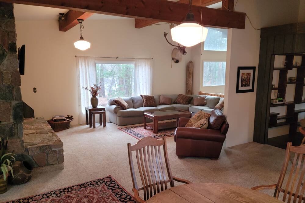 Photo of Livingroom in Farwell