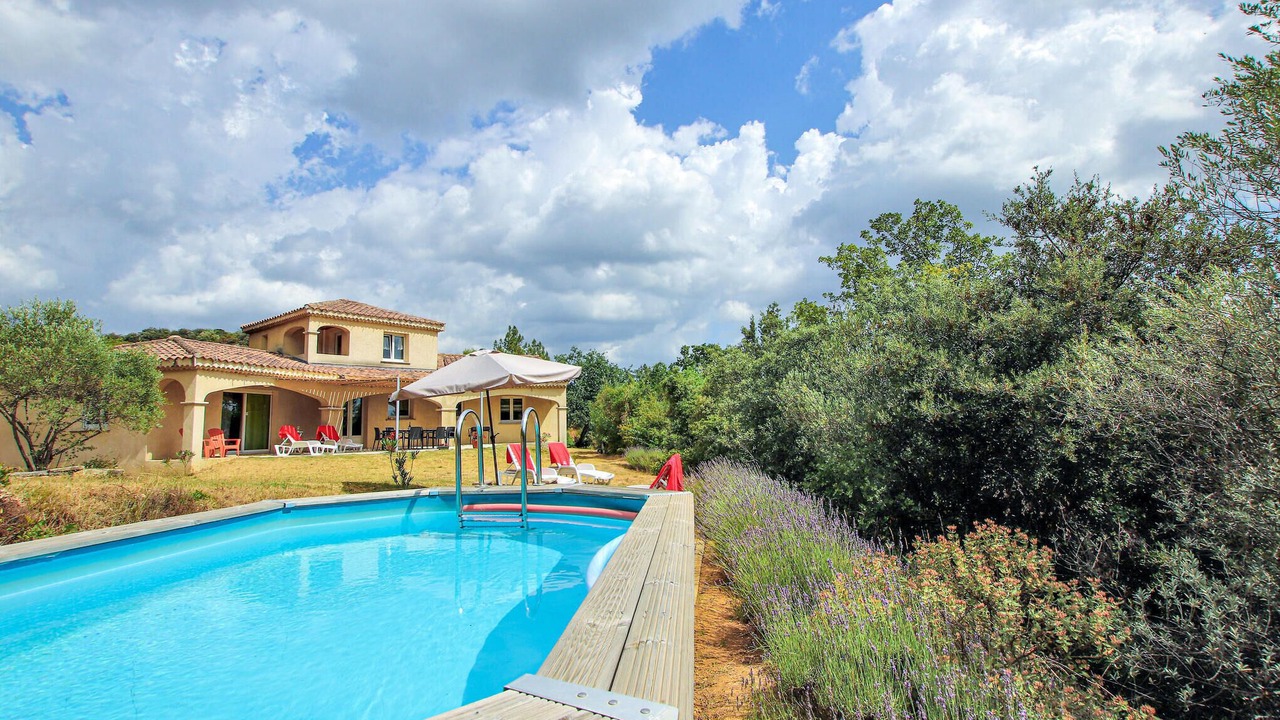 Photo of Outdoor in Saint-Julien-de-Peyrolas